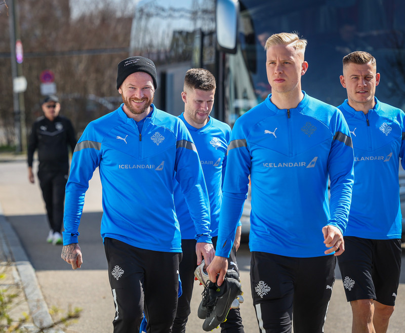 Aron Einar Gunnarsson kemur inn eftir leikbann.