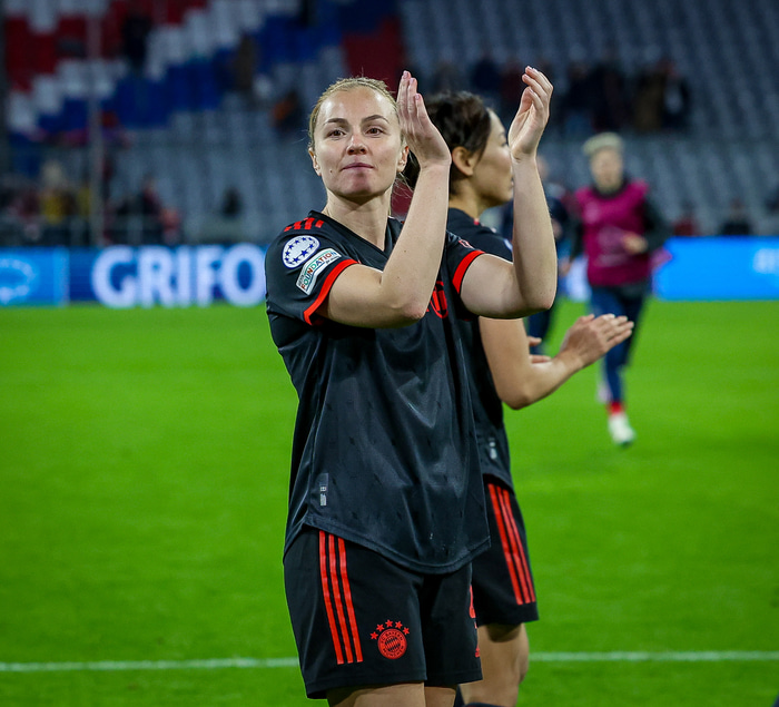 Glódís Perla skoraði með föstum skalla