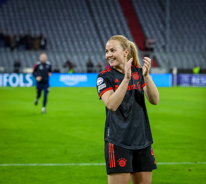 Fyrirliði Bayern og íslenska landsliðsins.