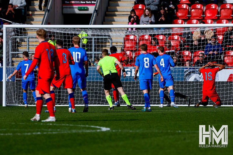 Myndaveisla: U19 vann England