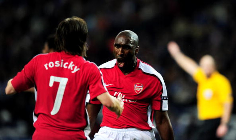 1) Sol Campbell (Arsenal) - Það olli fjaðrafoki þegar Campbell færði sig um set í London og yfirgaf Tottenham fyrir erkifjendurna í Arsenal. En þessi magnaði miðvörður átti eftir að reynast Arsenal ómetanlegur. Hann vann ensku úrvalsdeildina tvisvar og FA-bikarinn tvisvar hjá félaginu. Skoraði líka í úrslitaleik Meistaradeildarinnar.