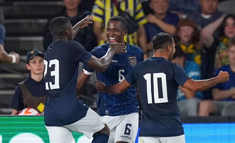 PSG borgar 45 milljónir fyrir Pacho (Staðfest)