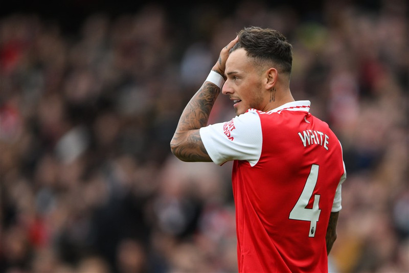 Arsenal í viðræðum við Tomiyasu og White
