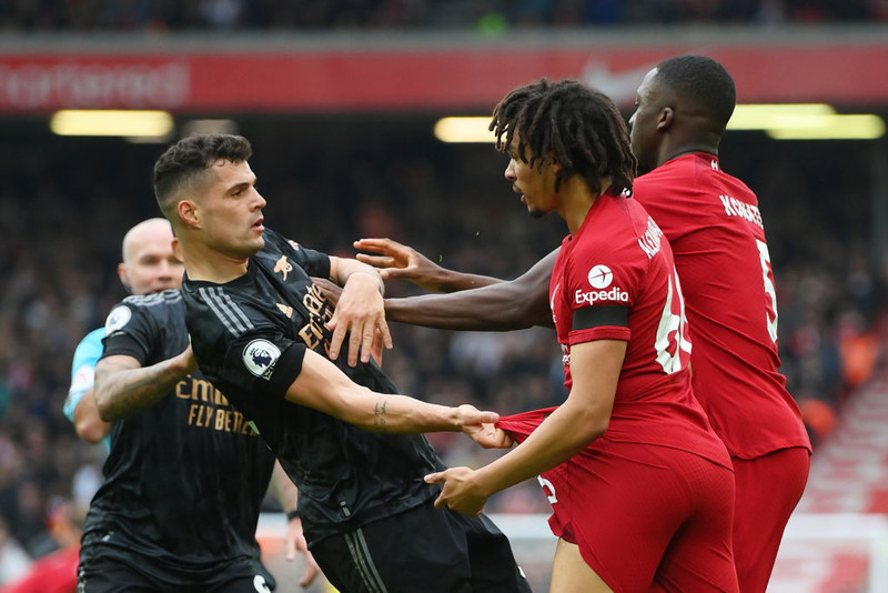 Granit Xhaka og Trent Alexander-Arnold í umræddu atviki