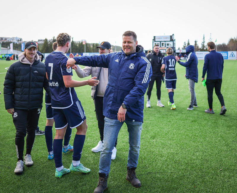 Sigurður Ragnar er kominn með níu fingur á færeyska meistarabikarinn.