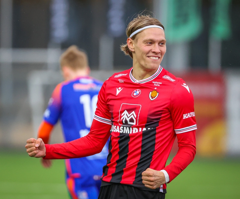 Í viðræðum um nýjan samning - „Alltaf draumur að spila úti"