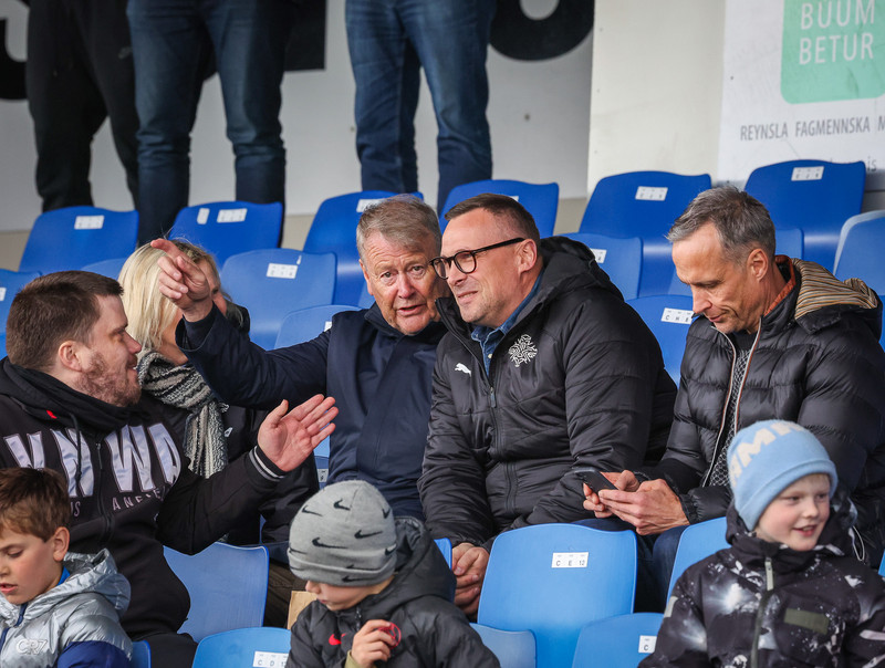 <b>Útvarpsþátturinn</b> - Leitin að varnarmönnum og goðsögn kvödd