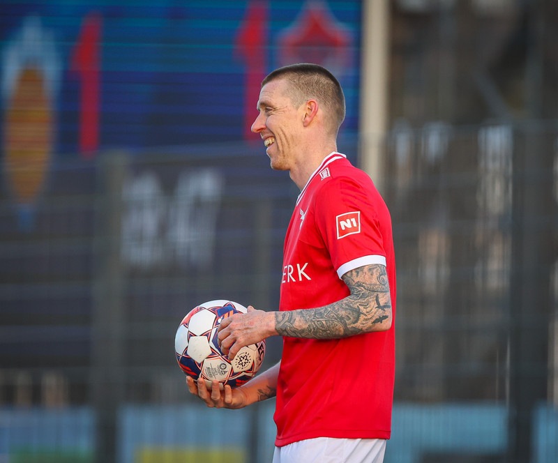 Arnar vill fá einn bakvörð ef Birkir verður áfram, annars tvo