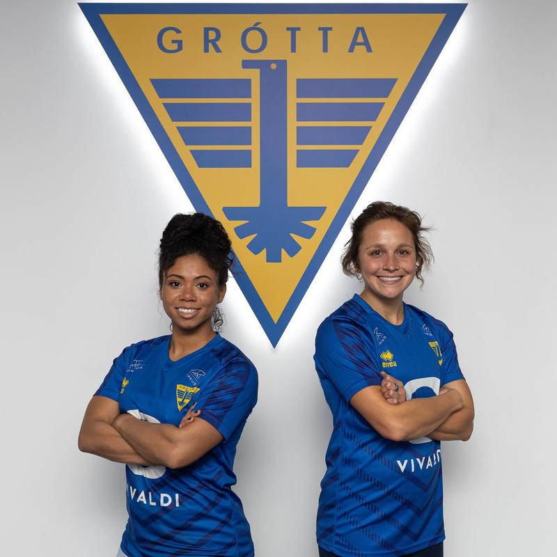 Ariela Lewis og Hannah Abraham.