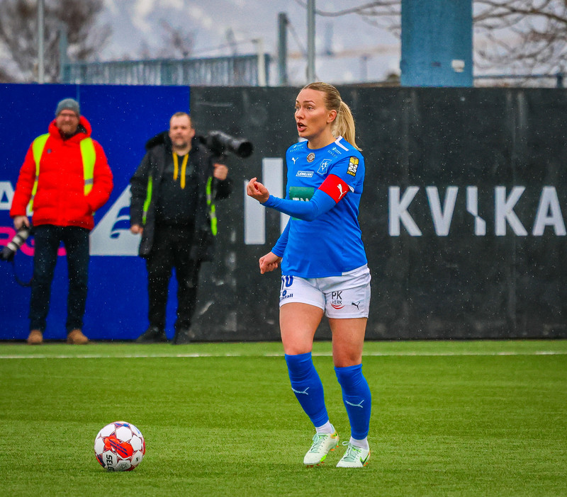 Anna María í tveggja leikja bann fyrir að rífa í hár