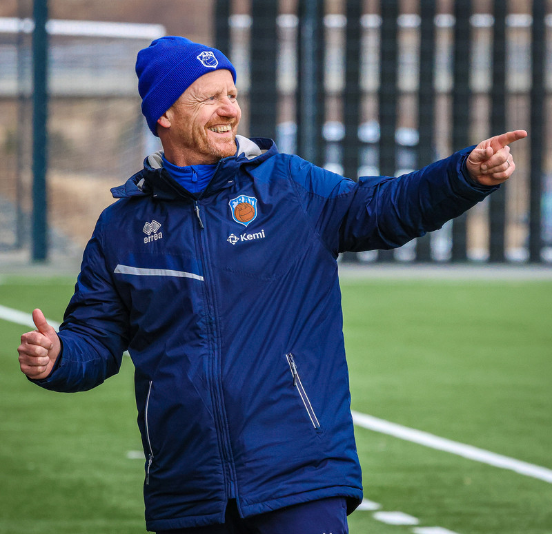 Jón Sveinsson gat verið glaður eftir 4 - 1 sigur Framara í kvöld.