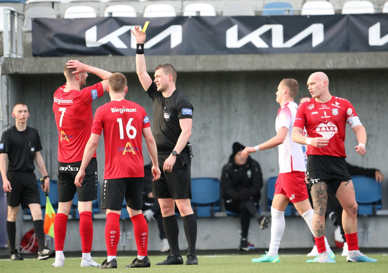 <b>Útvarpsþátturinn</b> - Það tjáir að deila við dómarann