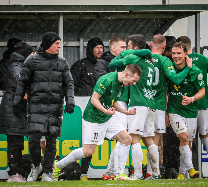 Sigurmarkinu fagnað.