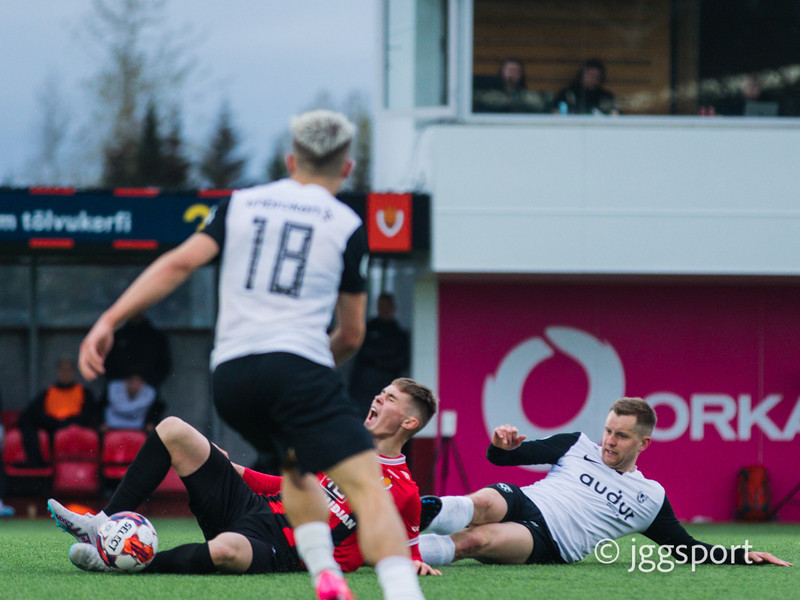 Sést á Gísla að þetta var mjög sársaukafullt.