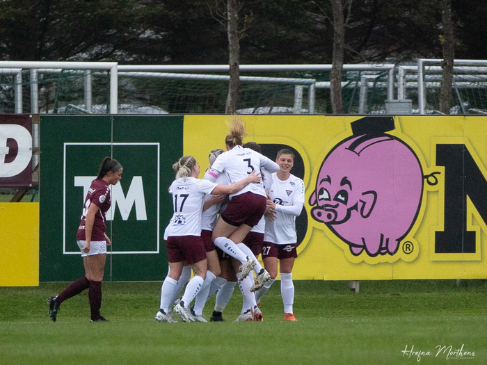 Tindastóll fagnar marki.