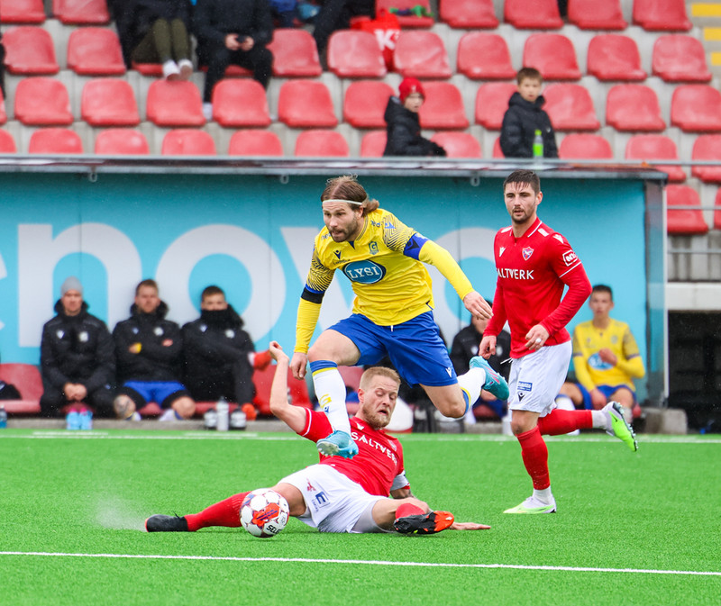Sjáðu markið: Svakalegt mark Óskars frá miðju