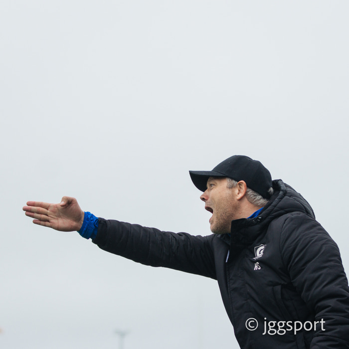 Hallið ykkur yfir boltann!