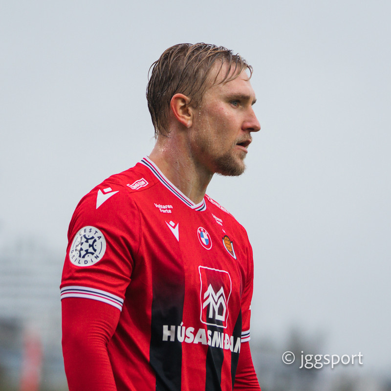 Oliver Ekroth.