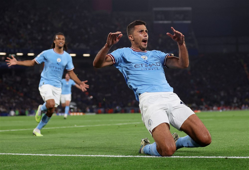 Meistaradeildin: Man City fullkomnaði þrennuna