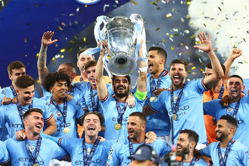 Gundogan kvaddi City með því að lyfta Meistaradeildarbikarnum.