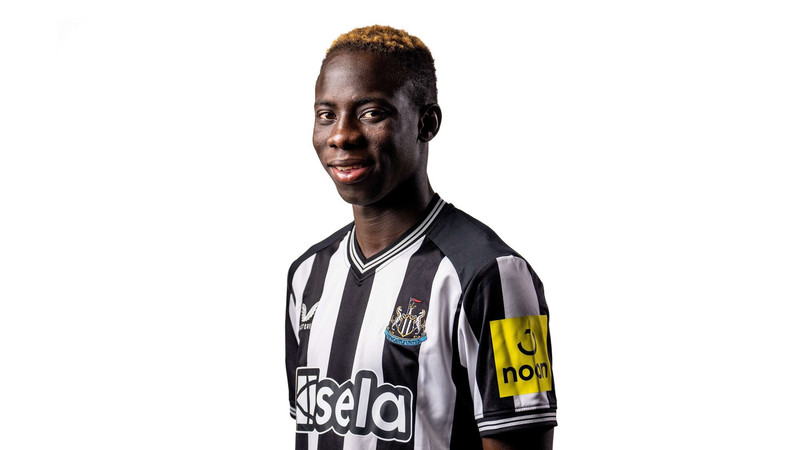 Newcastle kaupir Minteh og lánar til Feyenoord (Staðfest)