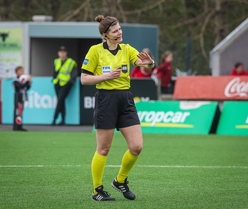 Dæma þrjá leiki í undankeppni EM U17