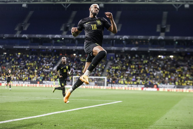 <b>Miðjumaður: Joelinton (Newcastle)</b> - Hreinlega magnaður í sigrinum gegn Arsenal og lagði upp eina mark leiksins.