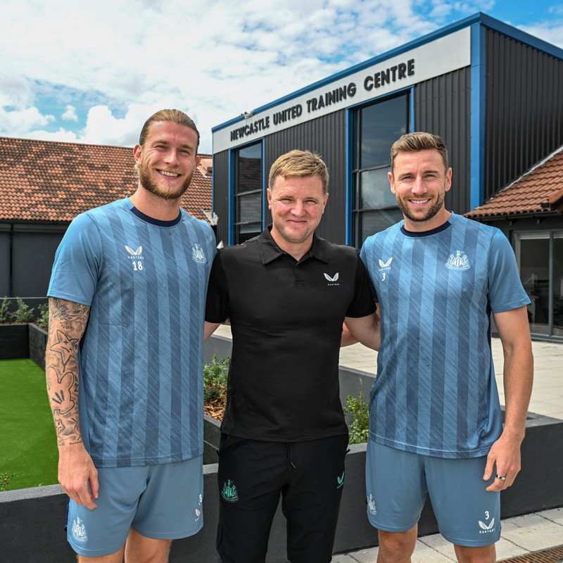 Eddie Howe hér fyrir miðju.