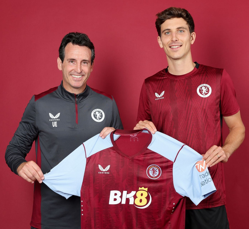 Pau Torres og Unai Emery.