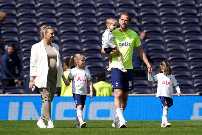 Fjölskylda Harry Kane slapp án alvarlegra áverka