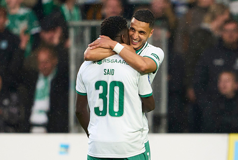 Elias Achouri fagnar marki með Viborg.