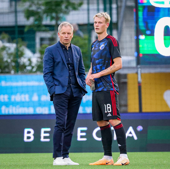 Feðgarnir eftir fyrri leikinn