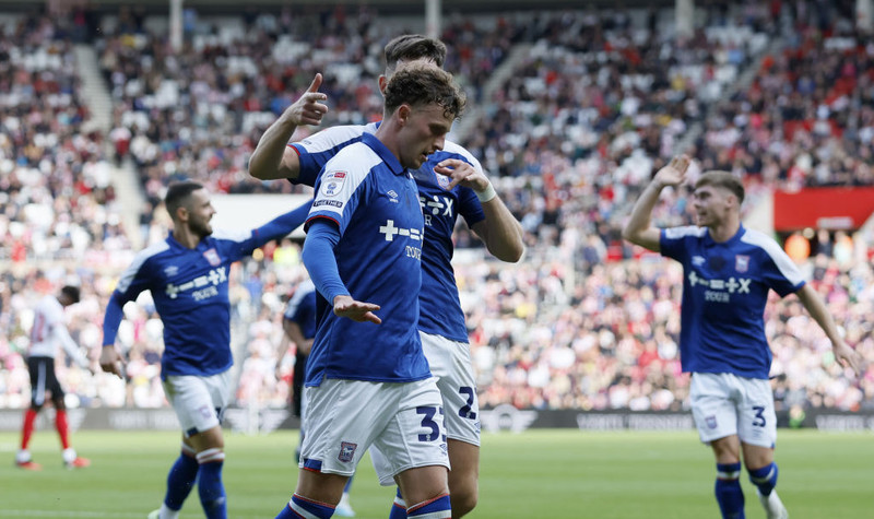 Championship: Ipswich náði aðeins í stig en fór samt á toppinn