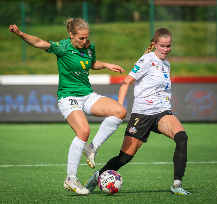 Áslaug Munda í leik með Breiðabliki í ágúst. Höfuðhögg sem hún varð fyrir í fyrra er enn að trufla hana.