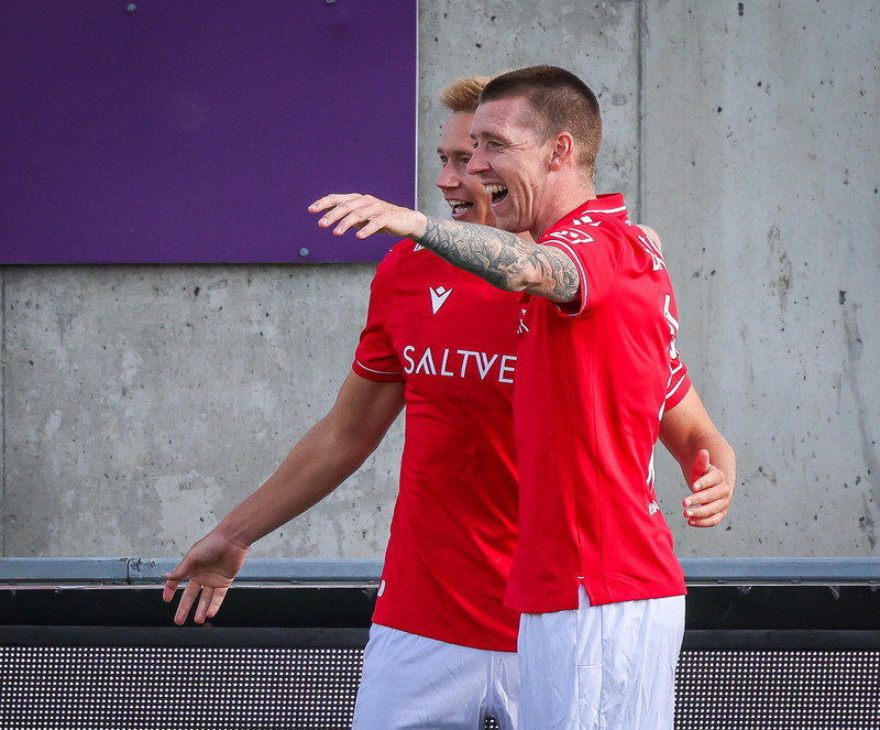 Arnar vill fá einn bakvörð ef Birkir verður áfram, annars tvo