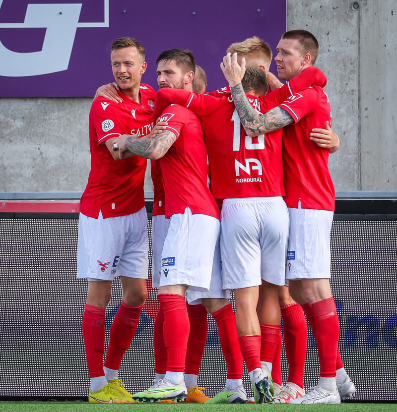 Ísland í dag - Valsmenn geta tryggt annað sætið