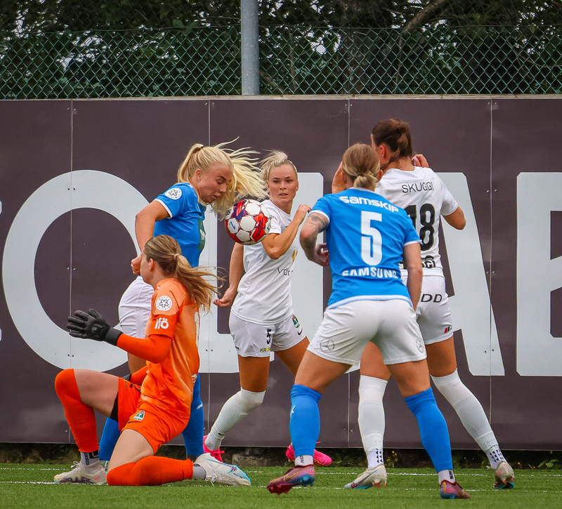 Myndaveisla: Stjarnan skellti Blikum