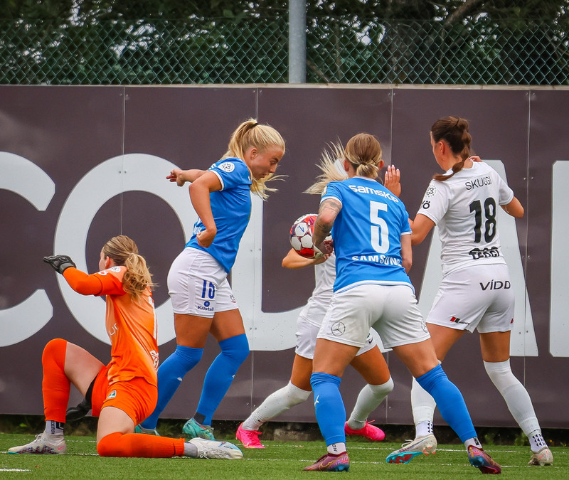 Myndaveisla: Stjarnan skellti Blikum