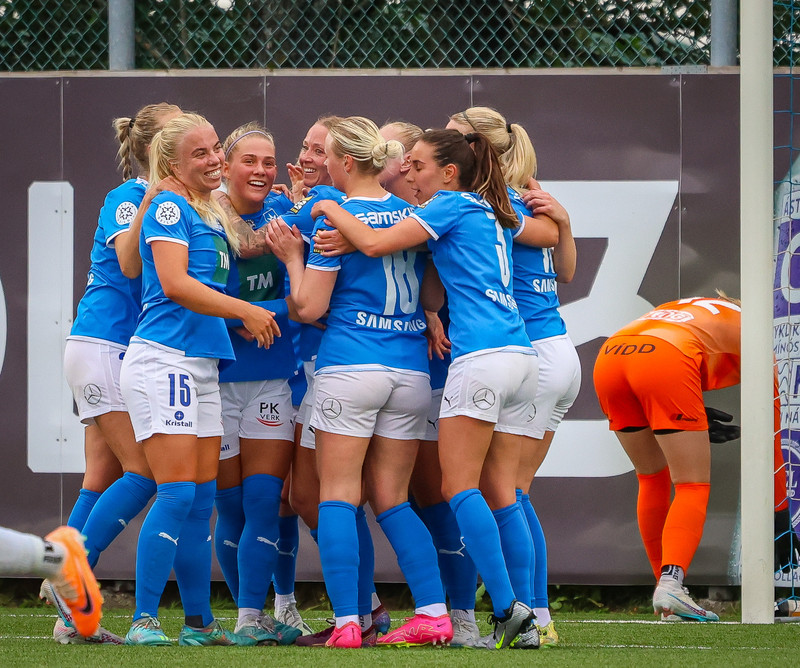 Myndaveisla: Stjarnan skellti Blikum
