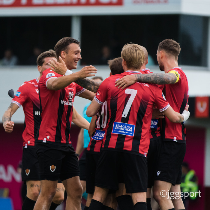 'Við ætlum að reyna að vinna Íslandsmótið og bikarinn, og gera vel í Evrópu. Það er undir okkur komið að takast á við þá áskorun'