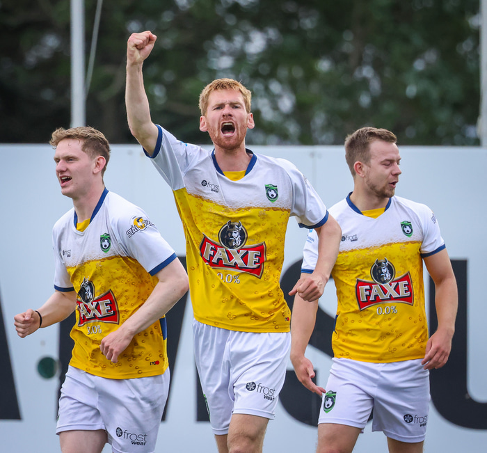 KFG er deild ofar en Víðir.