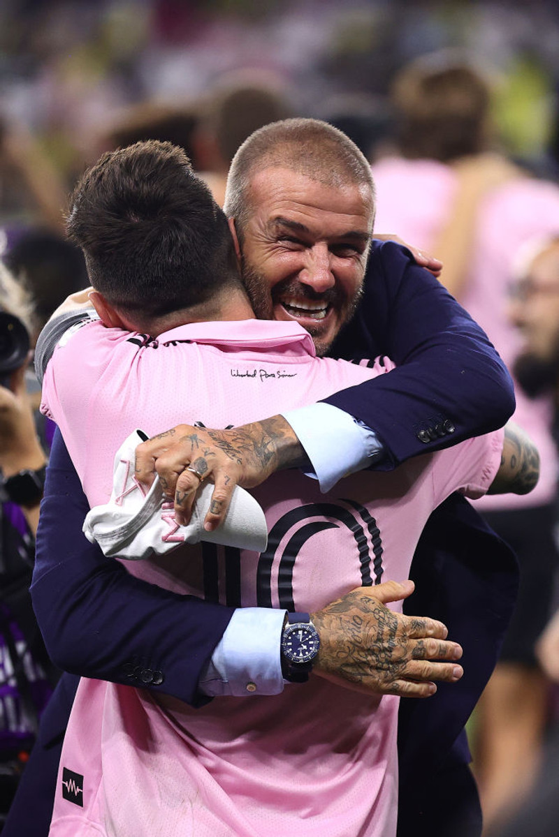 Messi og David Beckham, eigandi Inter Miami, föðmuðust í leikslok