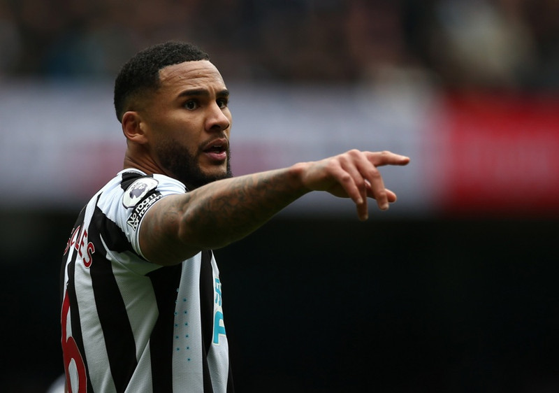 <B>Varnarmaður - Jamaal Lascelles (Newcastle): </b> Skoraði eitt af mörkunum í sigri gegn Chelsea.