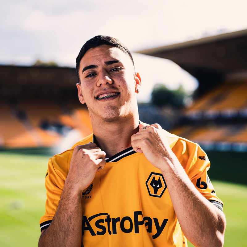 Wolves kaupir ungan paragvæskan kantmann (Staðfest)