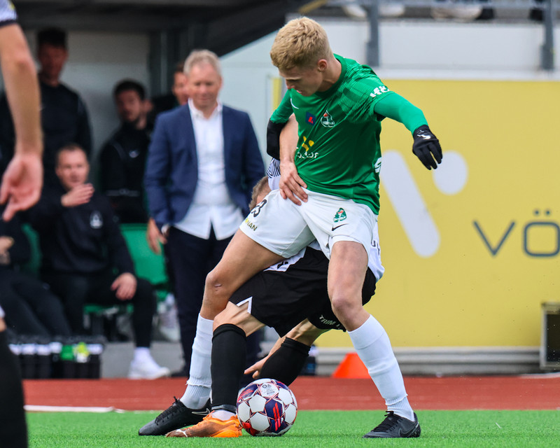 Anton Logi í leik með Breiðabliki og Óskar Hrafn í bakgrunni