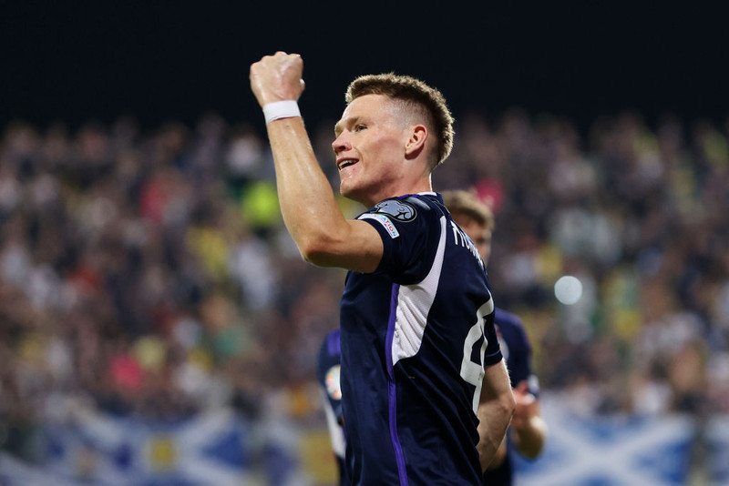 Scott McTominay skorar mörkin.