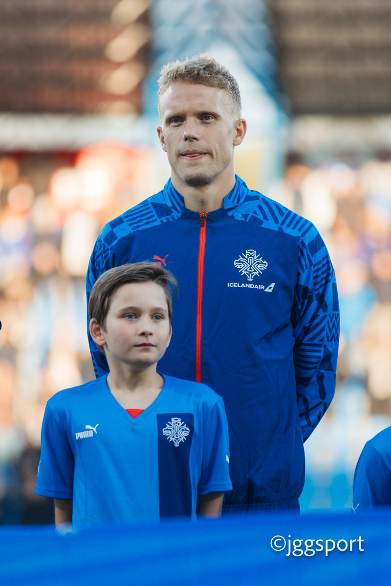 Hjörtur Hermannsson og Sverrir Ingi náðu vel saman í leik Íslands gegn Portúgal í nóvember og þrátt fyrir takmarkaðan spiltíma hjá félagsliði sínu Pisa á Ítalíu þá er Hjörtur í líklegu byrjunarliði fyrir leikinn mikilvæga.