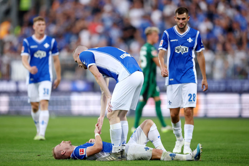 Leikmenn Darmstadt voru eðlilega niðurlútir í leikslok