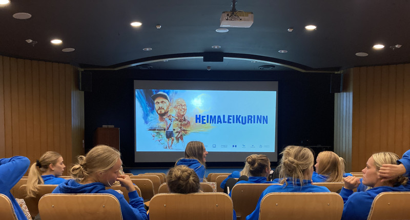 Kvennalandsliðið fékk einkasýningu á Heimaleiknum