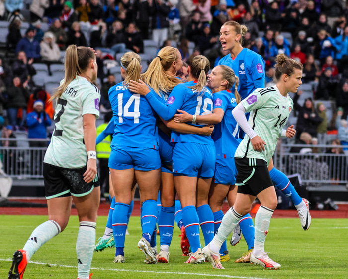 Sigurmarkinu fagnað í kvöld.